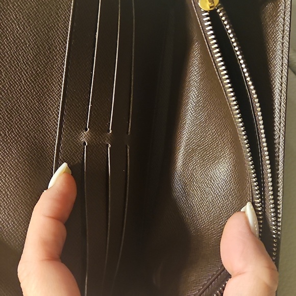 Louis Vuitton Damier Sarah Long Wallet - Picture 9 of 17